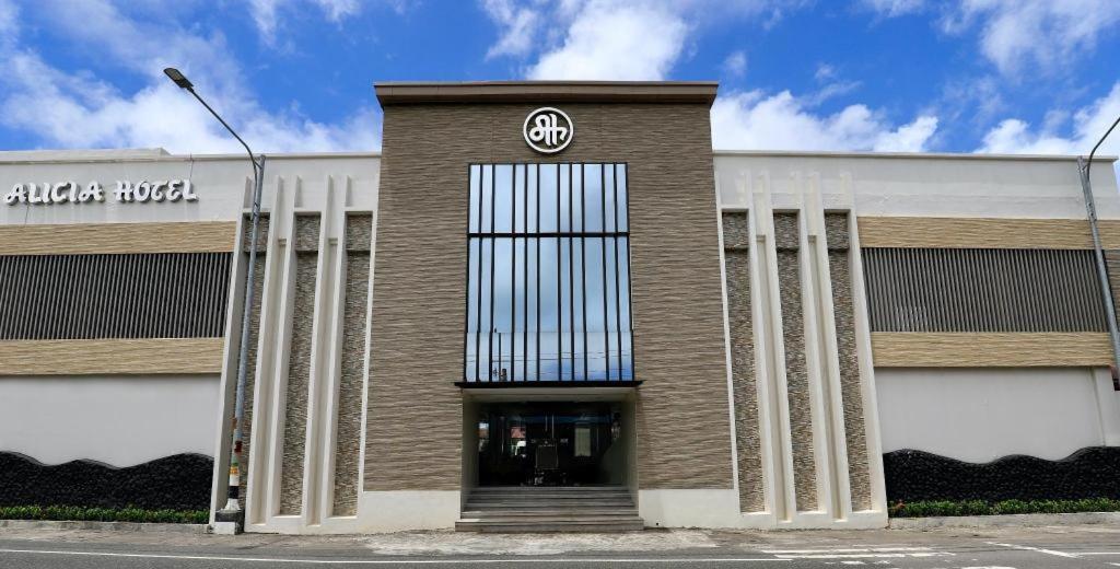 Alicia Hotel & Restaurant Legazpi Exterior photo