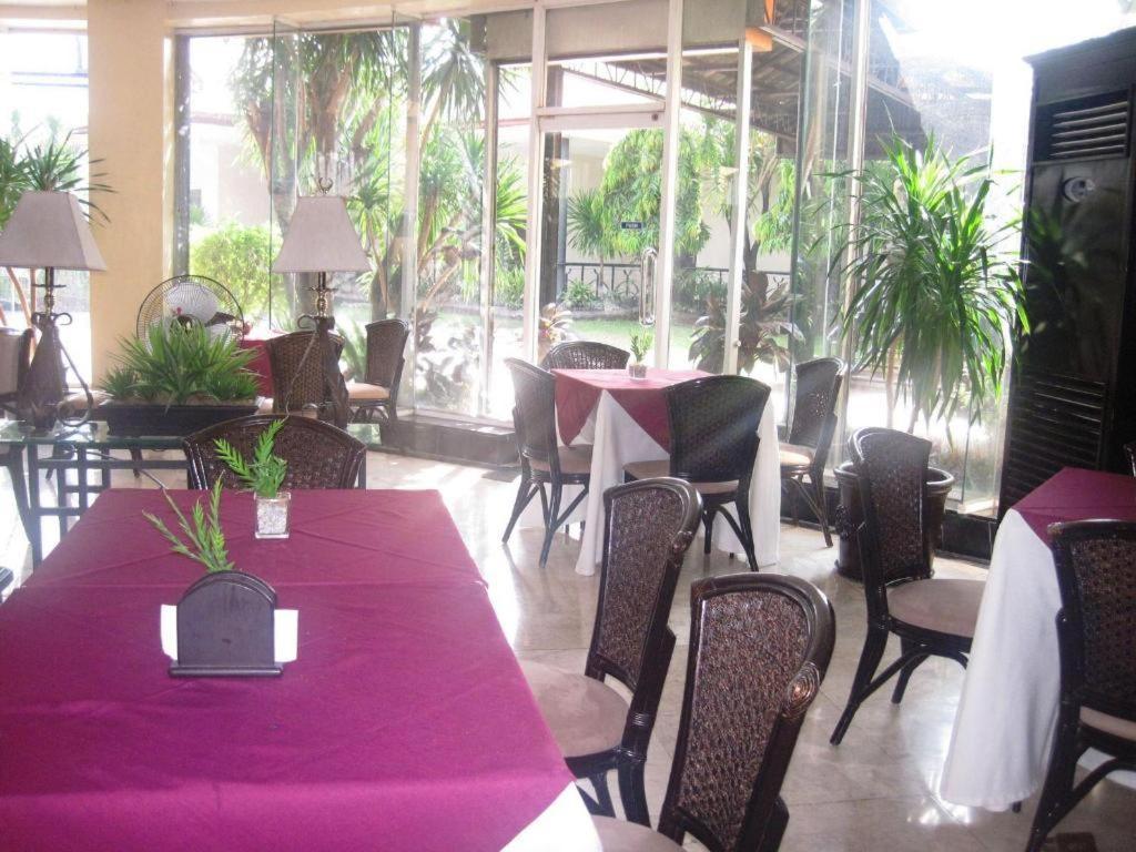 Alicia Hotel & Restaurant Legazpi Exterior photo